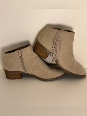 Universal Thread Sonia Ankle Booties Block Heal Faux Suede Fringe Taupe Size 10